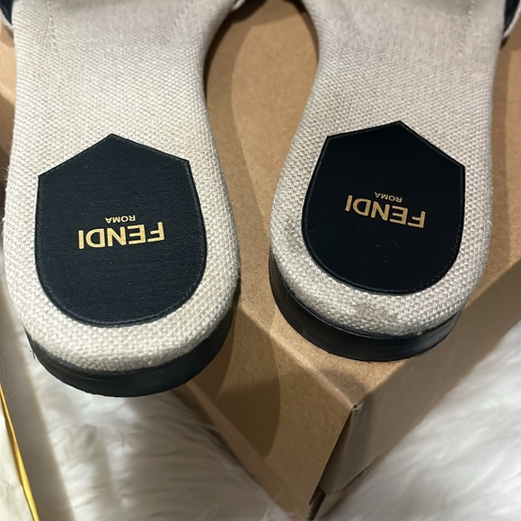 Fendi canvas and black leather slides - Picture 7 of 8